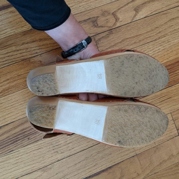 Bryr Clogs - Emma Cross Toe (Medium Heel) - Picture 4 of 5